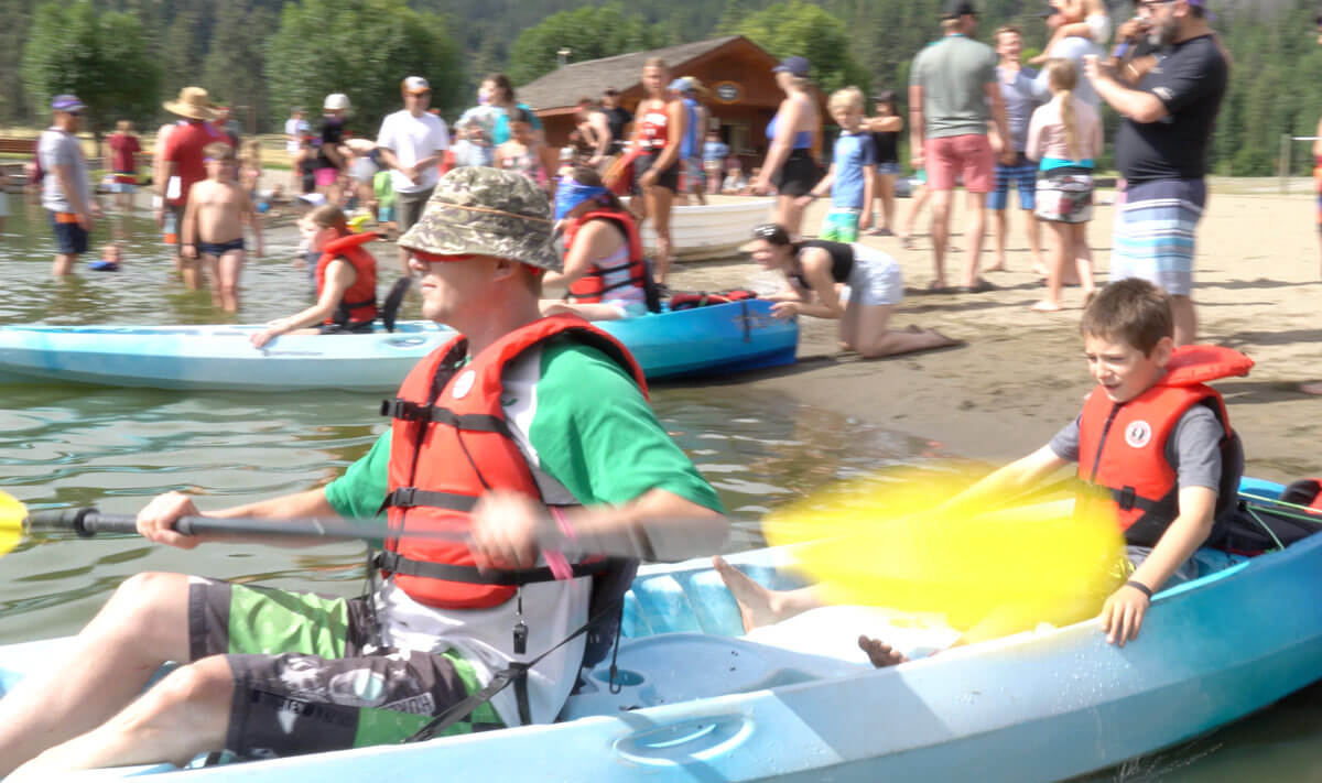 blind kayak races - regatta Family Camp